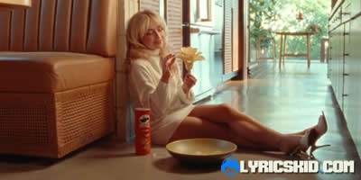 sabrina carpenter joins pringles for super bowl lx in a “single pringles” love-game teaser